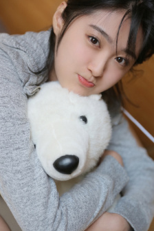 女生泳衣遮肚子